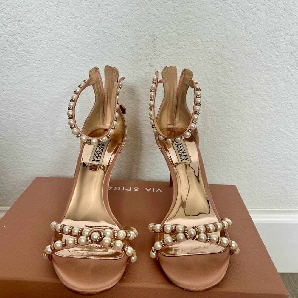 Badgley Mischka Pearl Embellished Heels - Rose Gold
